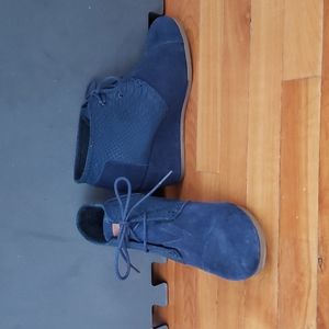 Tom's Blue Suede Lace-up Wedge Boots (women's size 7.5)